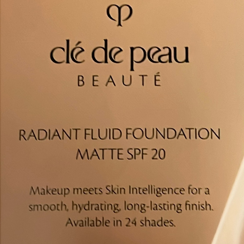 Beauté Radiant Fluid Matte Foundation SPF 20
Clé de Peau Beauté